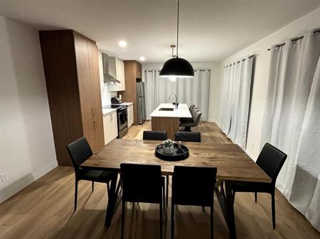 Grand 5-1/2 sur deux étages, disponible le 1 juillet à Sainte-Madeleine