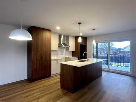 Grand 5-1/2 sur deux étages à louer à Sainte-Madeleine pour le 1 juillet 2026