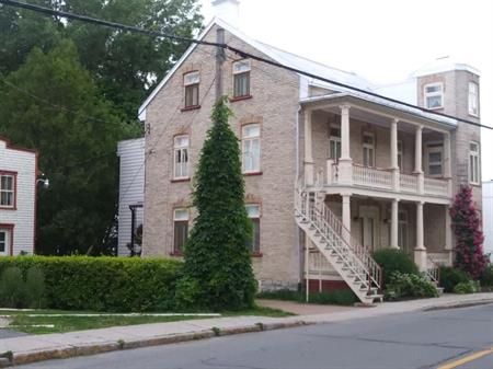 LÉVIS. RARE SUR LE MARCHÉ. 7 1/2 (3 ch.). 1er juillet (possibilité 1er août). Chauffé, éclairé, climatisé, déneigé (la totale
