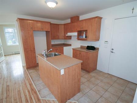 Condo, 5 1/2 Saint-Hubert, libre 1er juillet 2026, Électricité incluse, Air climatisé