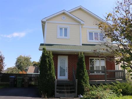 Grande maison 3 chambres à coucher 1 salle de bain