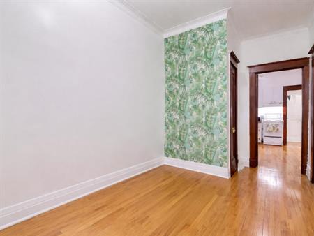 Studio face au Métro Laurier