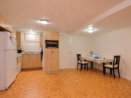 Studio Face Au Métro Laurier