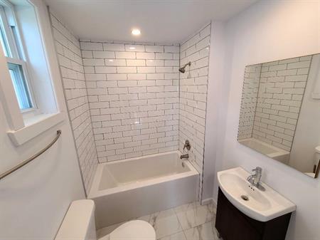 Grand 3 ½ rénové – TOUT INCLUS – Centre-ville de Salaberry-de-Valleyfield pour juillet 2026 OU AVANT