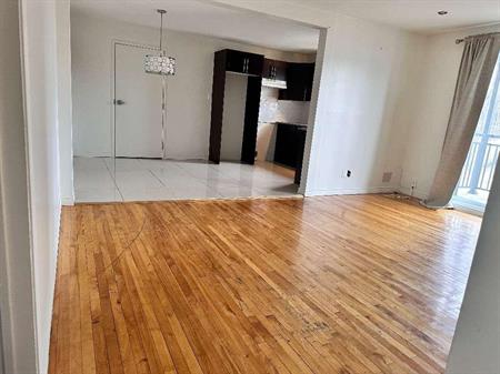 Appartements 4 1/2, 2 CH à Laval Chomedey