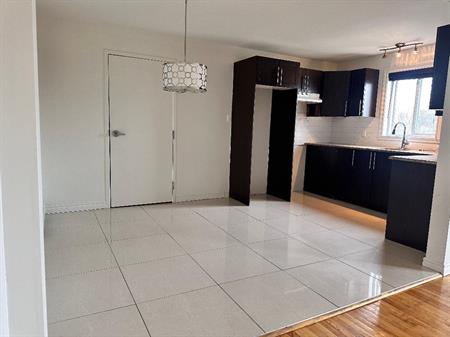 Appartements 4 1/2, 2 CH à Laval Chomedey