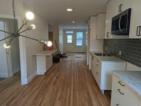 Beau 5½ stationnement, garage et cour privée