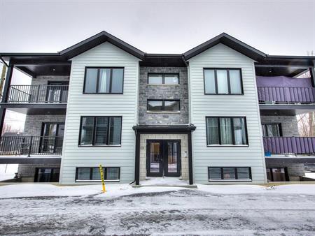 Appartement Saint-Zotique À Louer