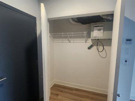 Cession de bail 3 1/2 moderne Centre ville de Laval – Disponible immédiatement – 1529$