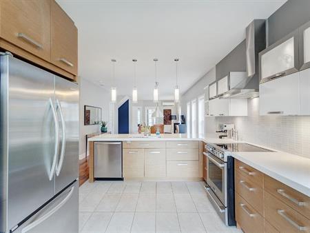 Lumineux Condo 2000 pi2 garage double