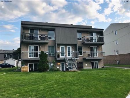 Grand 4 1/2, Immeuble 6 Logements.