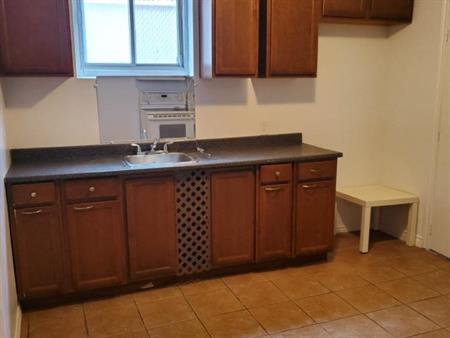🏡 À LOUER – 3 ½ (demi sous-sol) – Quartier calme et paisible
