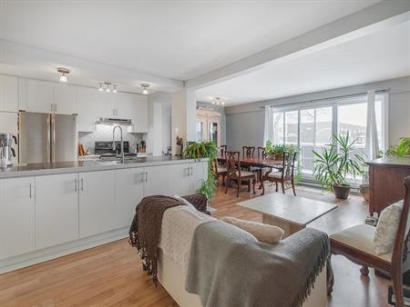 logement 5 1/2 avec cuisine rénovée, stationnement, 3 chambres à coucher, Duvernay, Laval