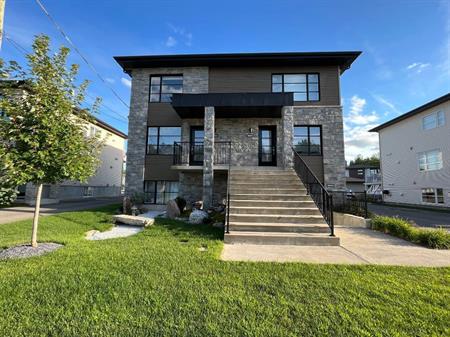 Mirabel Grand condo 5 1/2 sur 2 étages
