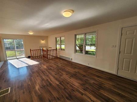 Grande maison complète à louer – 4 chambres, 2 sallea de bain, terrain privé Salaberry-de-Valleyfield