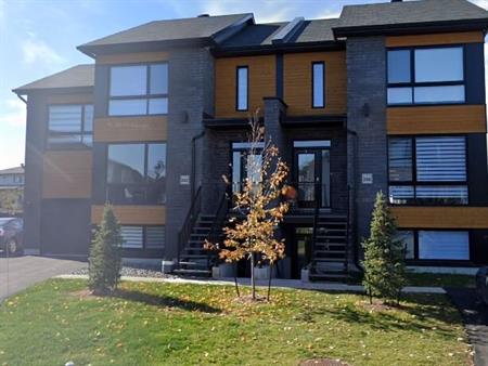209 Rue Du Pirée (Plateau) Magnifique Logement 3,5 Dans Un Secteur Calme