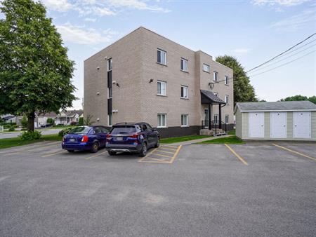 Bel Appartement Style Condo Tout Rénové