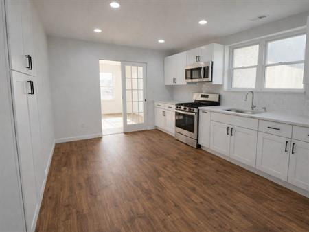 4 1/2 Renové En Neuf Et Semi-meublé
