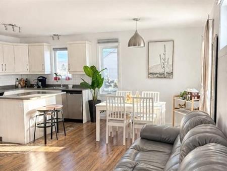4 1/2 style condo sur 2 étage - rare