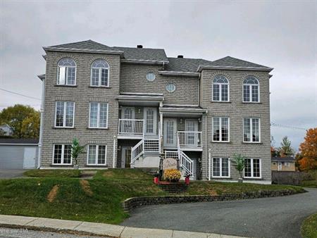grand 4 1/2 style condo à Beauceville