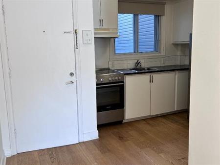 Grand 2 1/2 tout inclus metro Jean-Talon Villeray