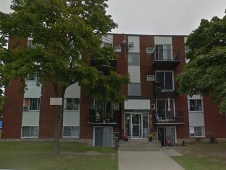 Appartement à louer à St-Hubert 4 et demie