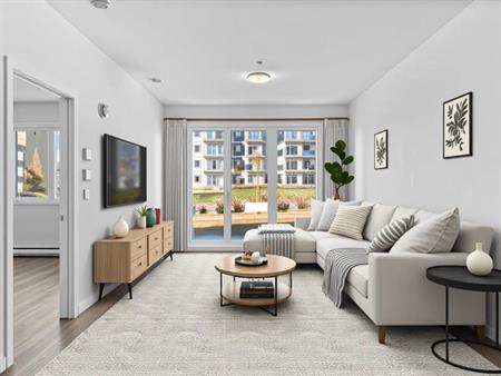 Magnifique 4 ½ style Condo avec Garage & Piscines – Châteauguay – Libre Juillet