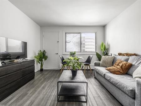 Loft entièrement meublé à louer Sainte-Foy / Sillery avril 2026