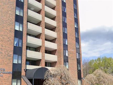 TRÈS BEAU CONDO