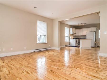 2 CH - 1 SDB - Montréal - $1,795 /mo