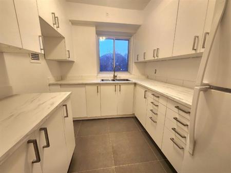 ** Because You Deserve 2bed 2bath, Concrete Building, CDN, UDM **