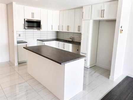 Condo 3½ avec vue fleuve + Château Frontenac | Stationnement intérieur | Lévis