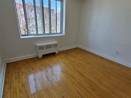 2 CH - 1 SDB - Montréal - $1,145 /mo