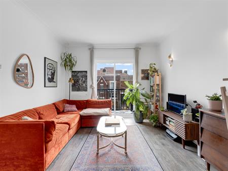Apartement Spacieux En Face Du Métro