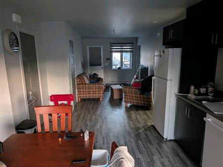 appartement 41/2 à louer pour juillet possibilité avant électricité inclus