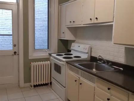 Grand 5½ à NDG (Village Monkland) - à deux pas du métro Villa-Maria, disponible pour juillet