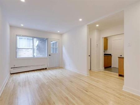 Appartement Rénové 1 chambre fermée, laveuse sécheuse, Rosemont