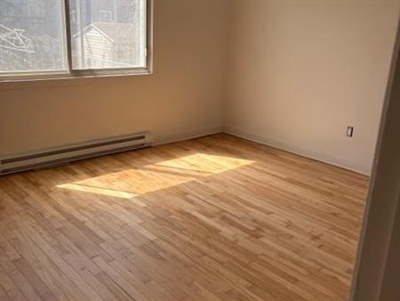 Grand 5 ½ lumineux – 9040 rue Tolhurst, Montréal (Ahuntsic / Chabanel)