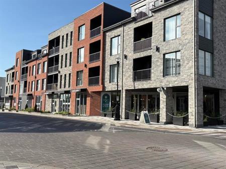 Condo 3 1/2 très lumineux, 5 électro + station. int.