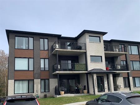 Grand 4 1/2 à louer avec ascenseur et garage - Saint-Césaire – 1200 pi²