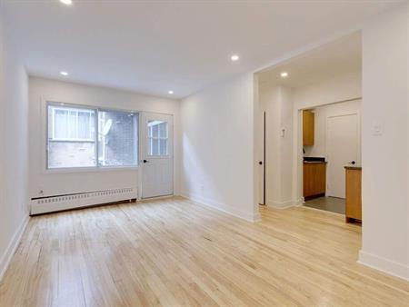 Appartement Rénové 1 Chambre Fermée, Laveuse Sécheuse, Rosemont