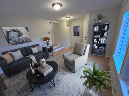 Maison de ville à Magog - BELLE OPPORTUNITÉ POUR PERSONNES RETRAITÉES!