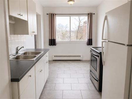 2 CH - 1 SDB - Montréal - $1,400 /mo