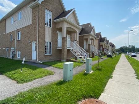 2-295Boul D'Europe-Disponible-1erJuillet