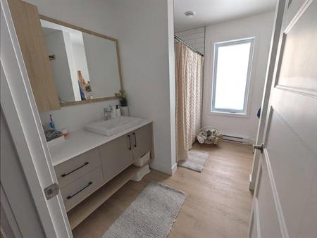 2 Chambres à Coucher 1 Salle De Bain