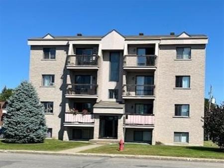 4 ½ Beau logement à louer derrière Galerie Terrebonne à 1230$ libre immédiatement