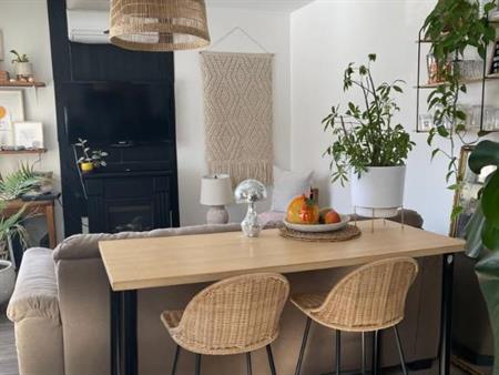 3 ½ chaleureux au cœur du Vieux-Longueuil — Jardin partagé + stationnement disponible