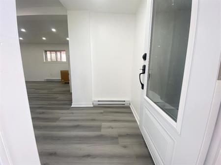 5 1/2 entièrement rénové à St-Léonard Semi sous-sol de triplex