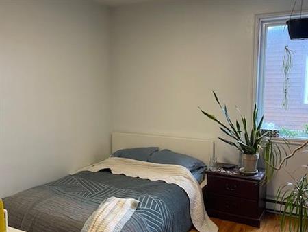 Grand 5 ½ rénové au cœur du Vieux-Longueuil — Disponible le 1er juillet