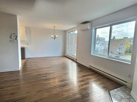 2 CH - 1 SDB - Charlemagne - $1,495 /mo